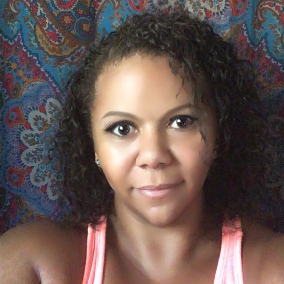 Meet your Posher, Courtney - Picture 1 of 1